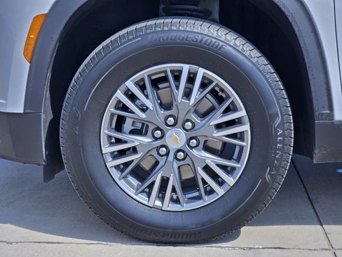 Certified 2026 Chevrolet Traverse LT w/ Driver Confidence Package FWD image 13
