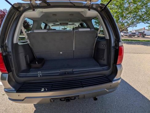 Used 2004 Lincoln Navigator Luxury AWD/4WD image 10