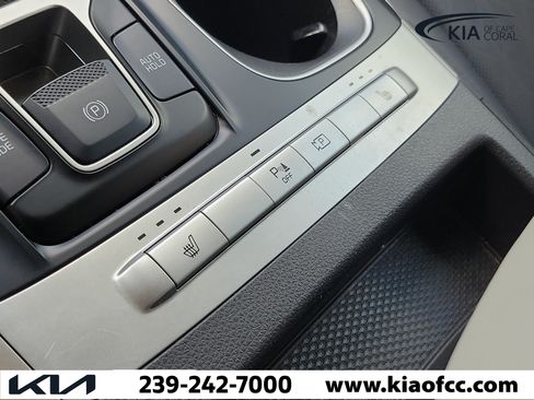 Used 2024 Kia Carnival LX FWD image 30