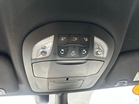 Used 2021 Chrysler Pacifica Touring w/ S Appearance Package FWD image 15
