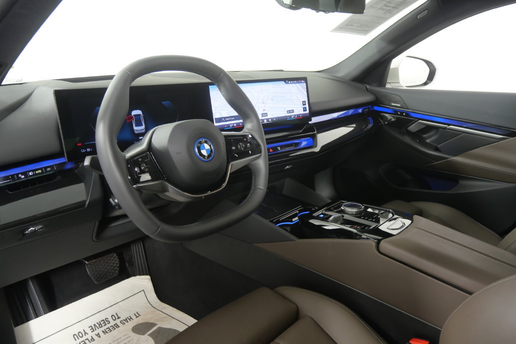 Used 2024 BMW i5 eDrive40i w/ Premium Package RWD image 13