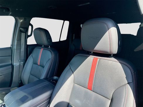 Certified 2025 Chevrolet Traverse RS image 13