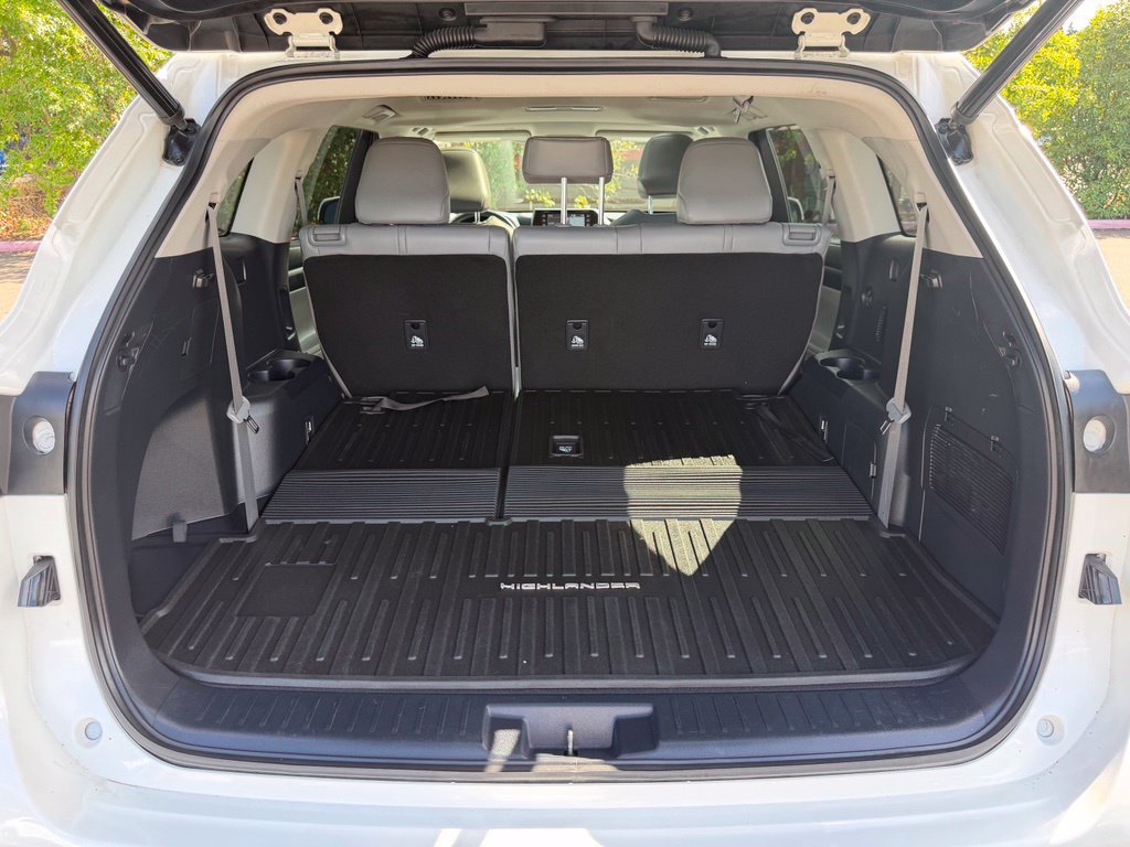 Used 2021 Toyota Highlander XLE AWD/4WD image 10