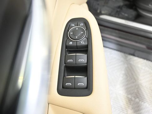 Used 2017 Cadillac XT5 Luxury w/ Driver Awareness Package AWD/4WD image 19