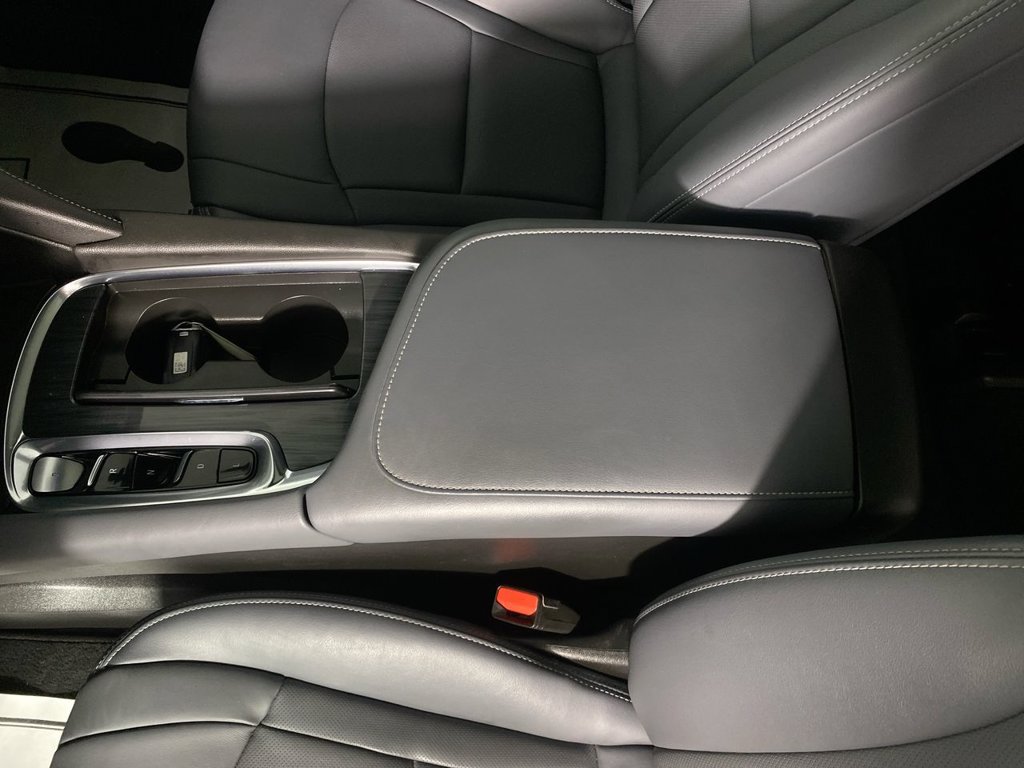 Used 2024 Buick Enclave Essence w/ Experience Buick Package FWD image 20