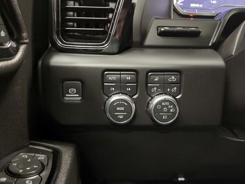 Used 2023 GMC Sierra 1500 AT4 w/ Technology Package AWD/4WD image 29