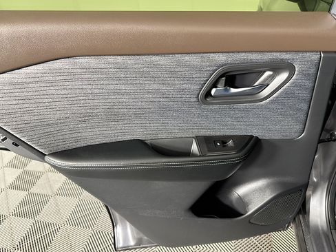 Used 2023 Nissan Rogue SV FWD image 24