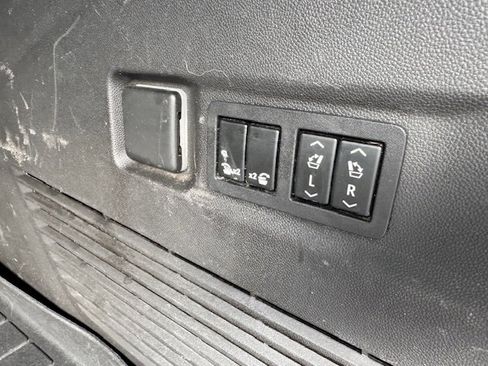 Used 2022 GMC Yukon XL AT4 image 14