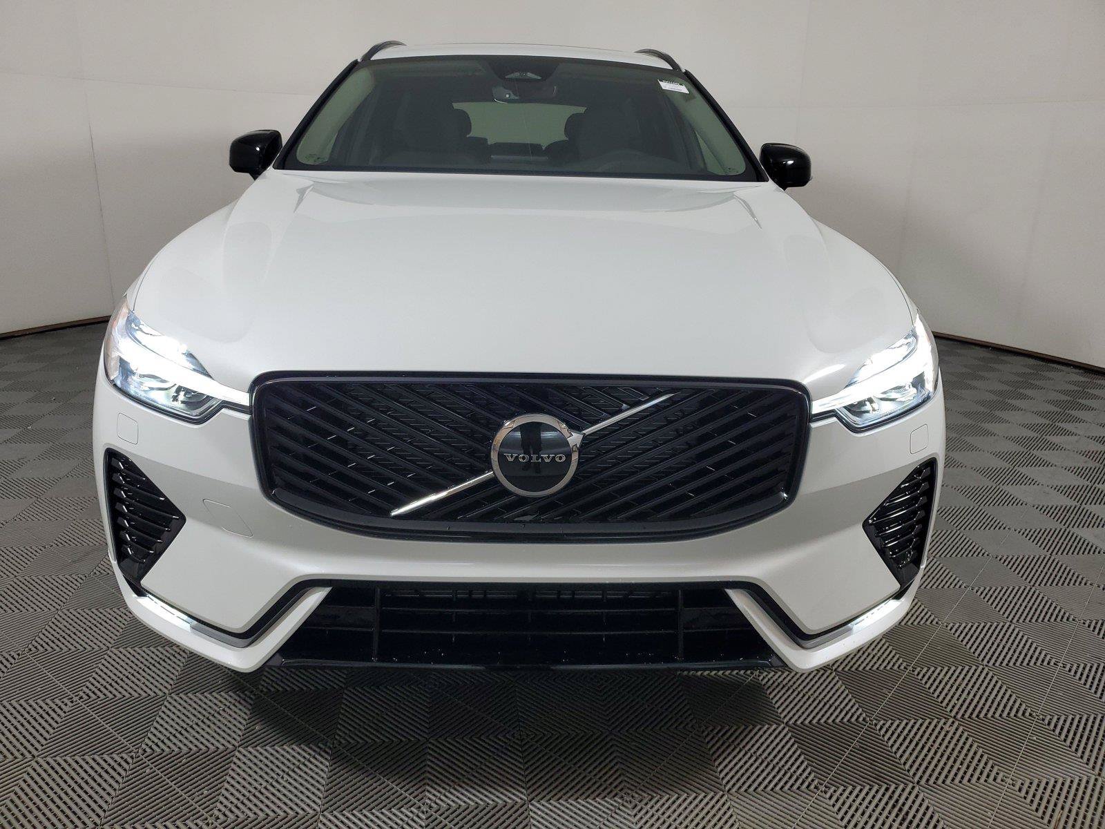Used 2026 Volvo XC60 B5 Core w/ Climate Package AWD/4WD image 2