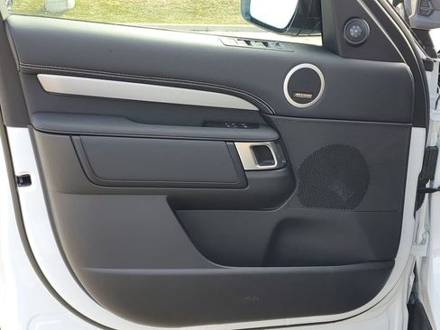 Used 2025 Land Rover Discovery Dynamic SE AWD/4WD image 8