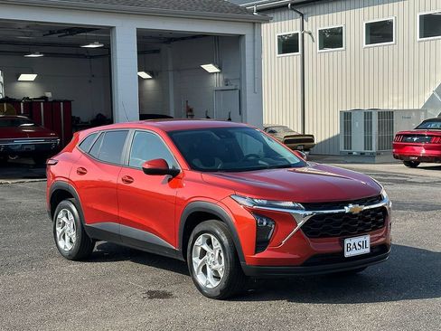 Used 2024 Chevrolet Trax LS w/ LS Convenience Package FWD image 35