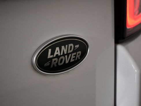 Used 2019 Land Rover Range Rover Evoque SE Premium image 15