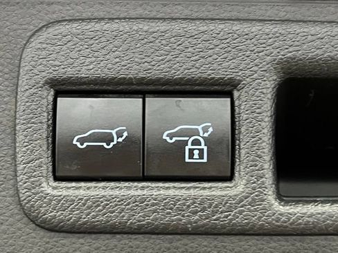 Certified 2022 Toyota Venza XLE AWD/4WD image 13