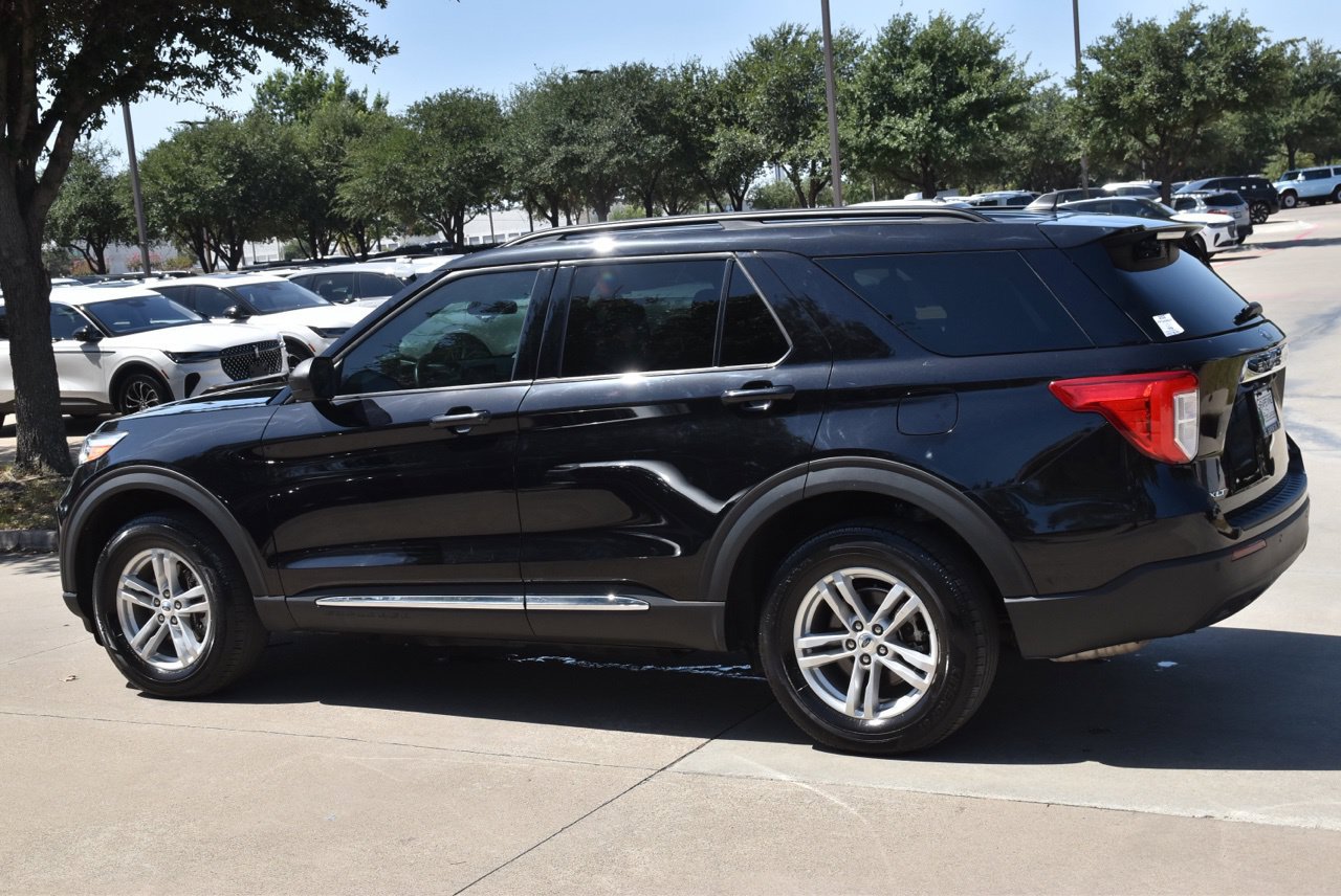 Used 2023 Ford Explorer XLT AWD/4WD image 11