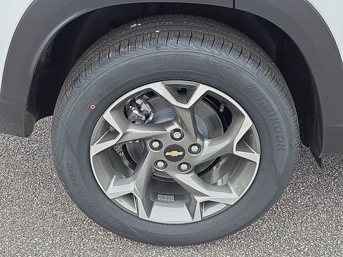 New 2026 Chevrolet Trax LT FWD image 7
