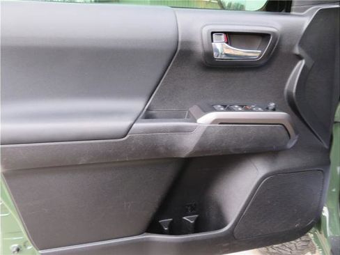 Used 2021 Toyota Tacoma TRD Off-Road image 13