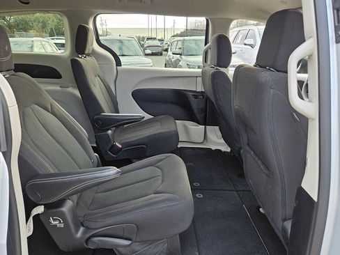 Used 2023 Chrysler Voyager LX image 22