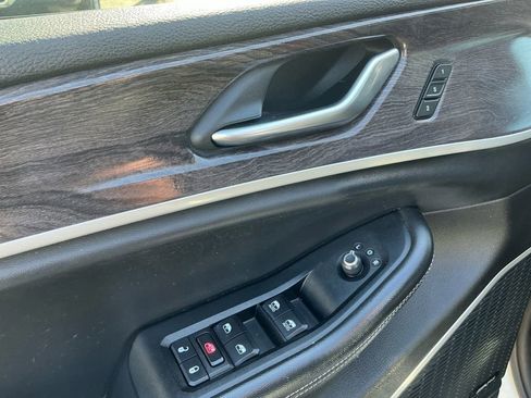 Used 2022 Jeep Grand Cherokee L Limited w/ Luxury Tech Group II RWD image 16