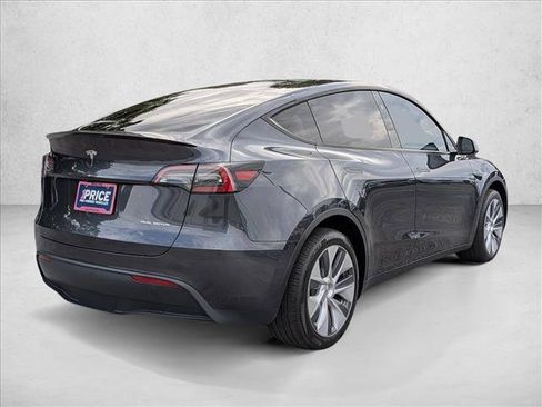 Used 2024 Tesla Model Y Long Range AWD/4WD image 5