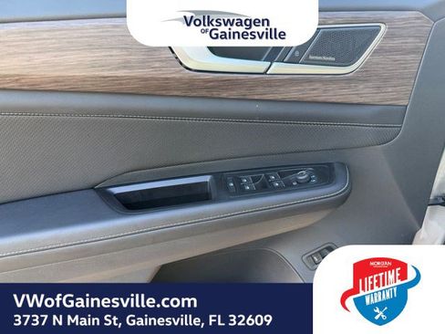 Certified 2025 Volkswagen Atlas SEL Premium R-Line AWD/4WD image 17