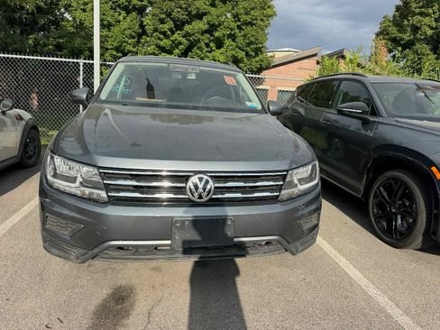 Used 2018 Volkswagen Tiguan SE image 3