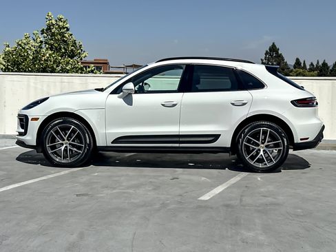 Certified 2026 Porsche Macan AWD/4WD image 2