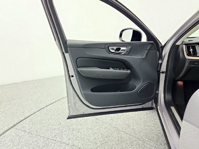 New 2026 Volvo XC60 B5 Plus w/ Protection Package Premier AWD/4WD image 23