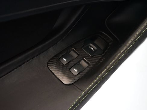 Used 2017 McLaren 570S RWD image 24
