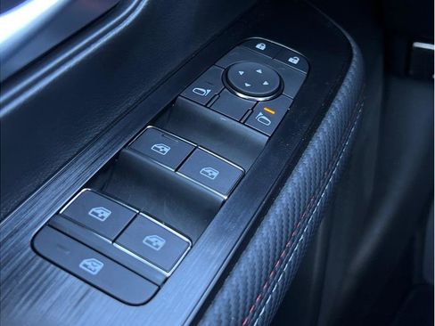 New 2025 Nissan Kicks SR image 19