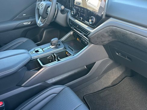 New 2026 Lexus TX 500h AWD image 14