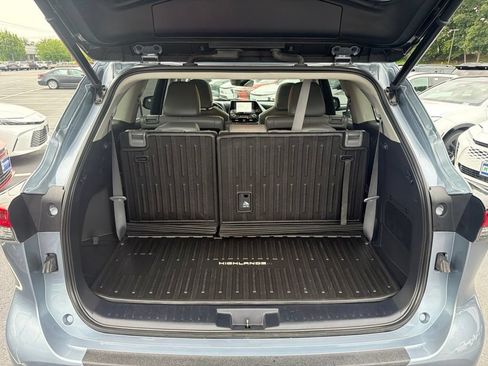Used 2022 Toyota Highlander XLE AWD/4WD image 8