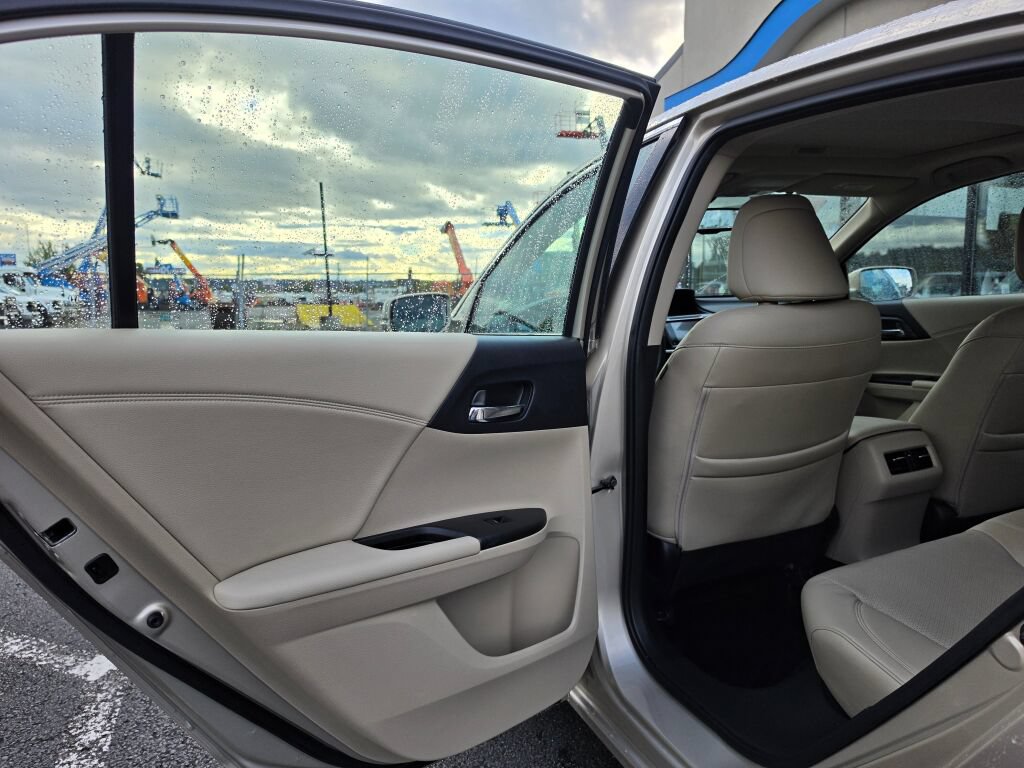 Used 2017 Honda Accord EX-L image 15