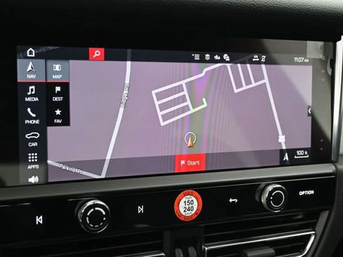 New 2026 Porsche Macan image 14