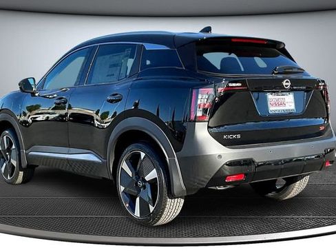 New 2026 Nissan Kicks SR image 3