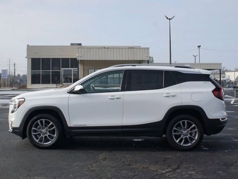 Used 2023 GMC Terrain SLT image 12