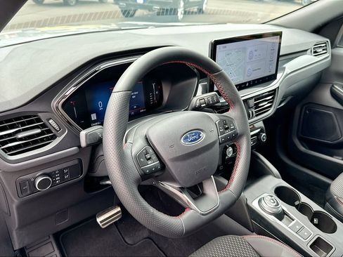 Used 2024 Ford Escape ST-Line w/ Tech Pack #1 AWD/4WD image 10