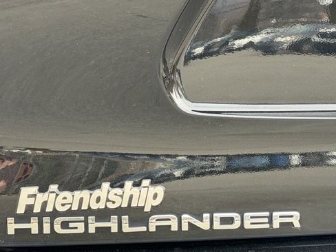 Used 2021 Toyota Highlander XLE image 13