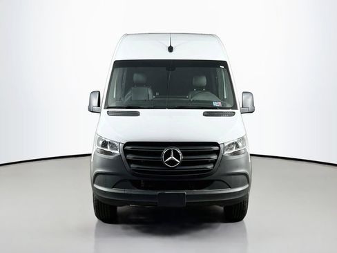Used 2023 Mercedes-Benz Sprinter 2500 image 2