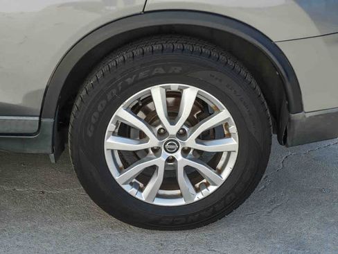 Used 2018 Nissan Rogue SV FWD image 11