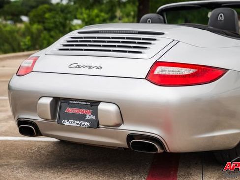 Used 2009 Porsche 911 Carrera RWD image 25