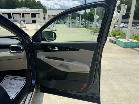 Used 2019 Kia Sorento LX image 16