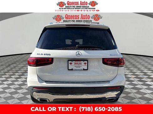 Used 2021 Mercedes-Benz GLB 250 4MATIC w/ Premium Package image 5