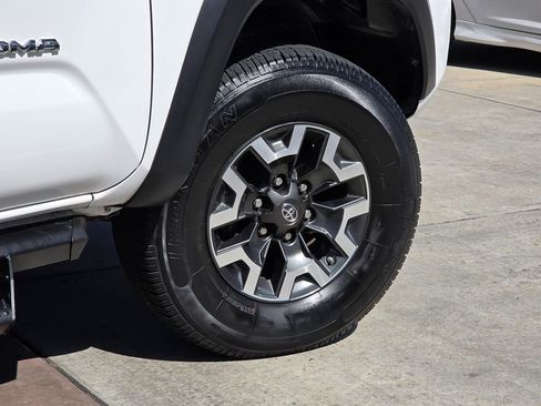 Used 2017 Toyota Tacoma TRD Off-Road w/ Tow Package image 14