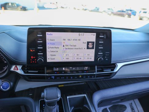 Certified 2023 Toyota Sienna Limited FWD image 20