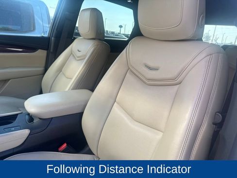 Used 2017 Cadillac XT5 Luxury w/ Driver Awareness Package FWD image 9