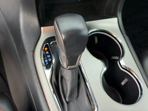 Used 2019 Jeep Grand Cherokee Limited image 28