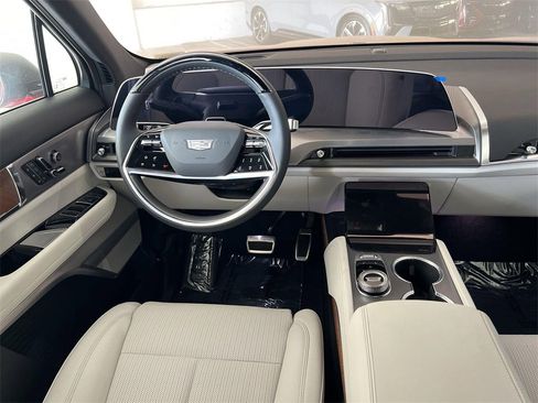 New 2026 Cadillac Vistiq Sport image 11