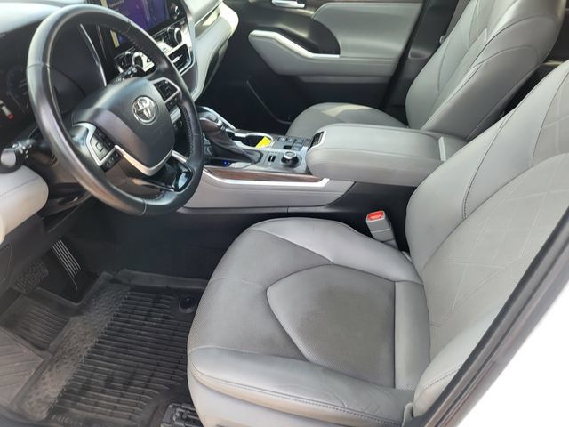 Used 2023 Toyota Highlander Platinum AWD/4WD image 11