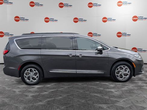 Used 2022 Chrysler Pacifica Limited AWD/4WD image 4