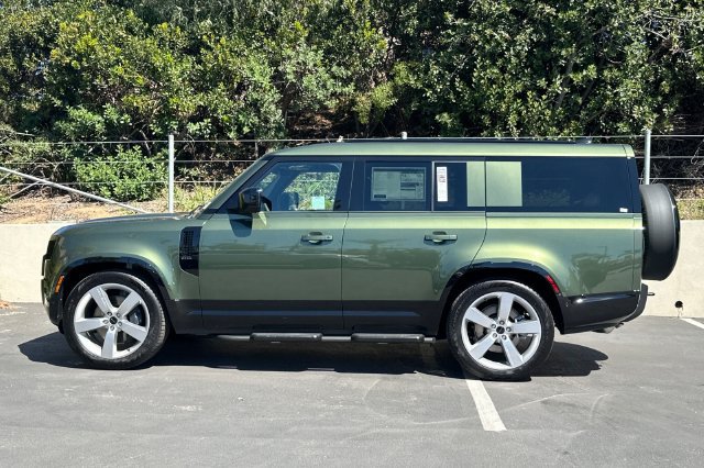 New 2026 Land Rover Defender 130 X-Dynamic SE AWD/4WD image 2